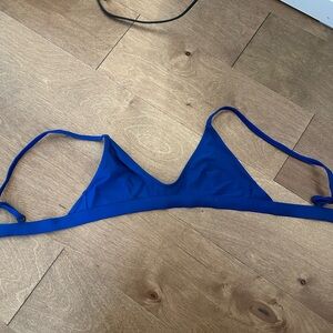 White fox top Size M electric blue